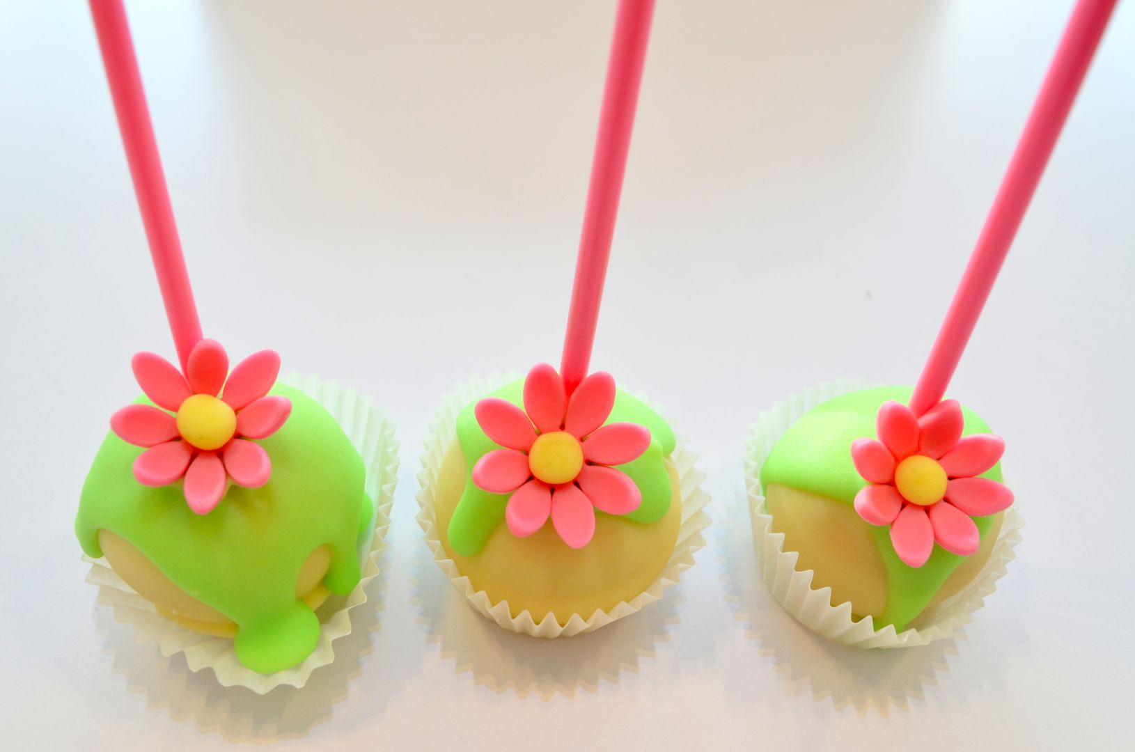 Cake Pops Y Warszawa Planeta Tortow Galeria Tortow Artystycznych Warszawa